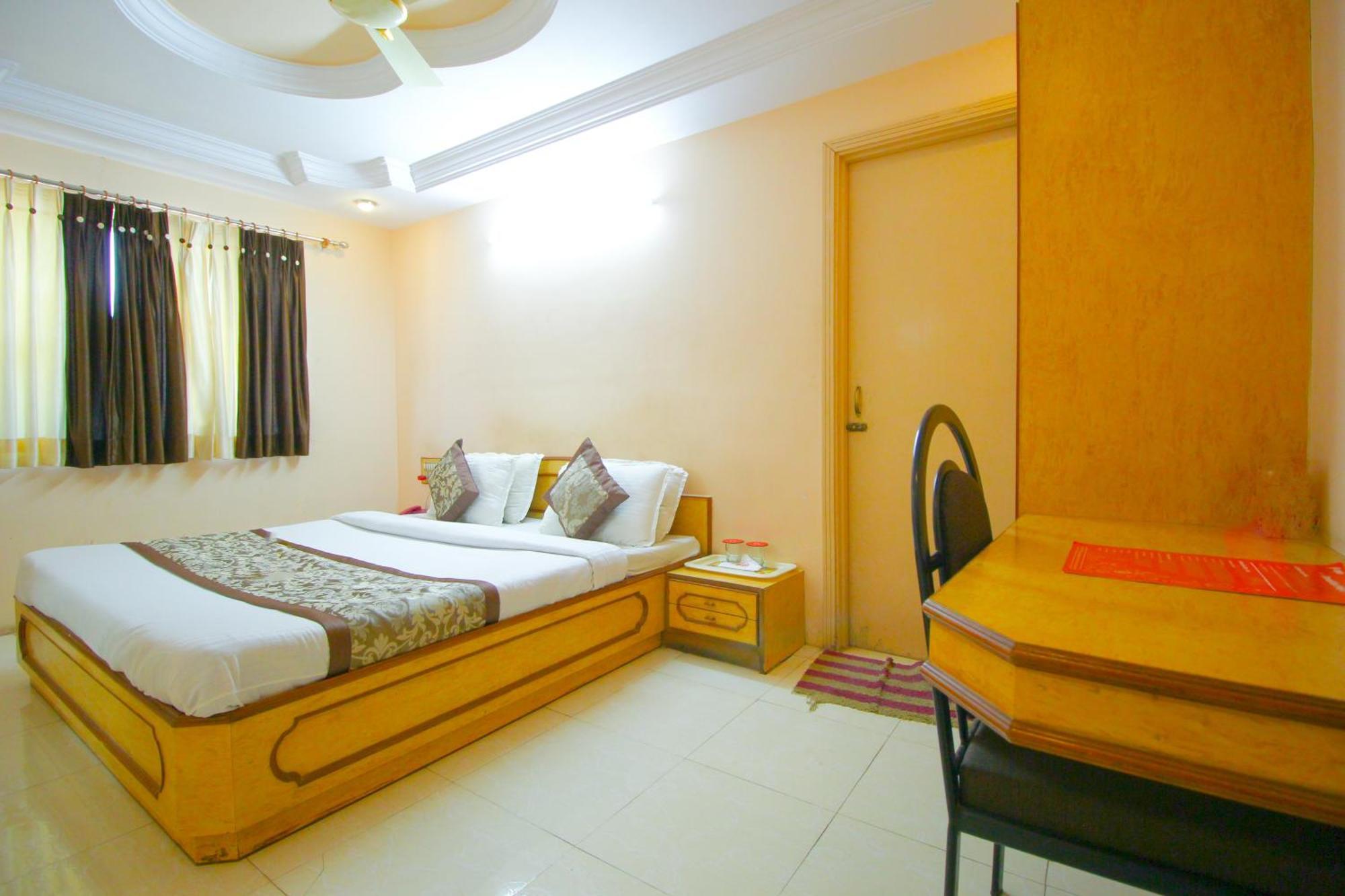 Hotel Upasana Rajkot Exterior photo