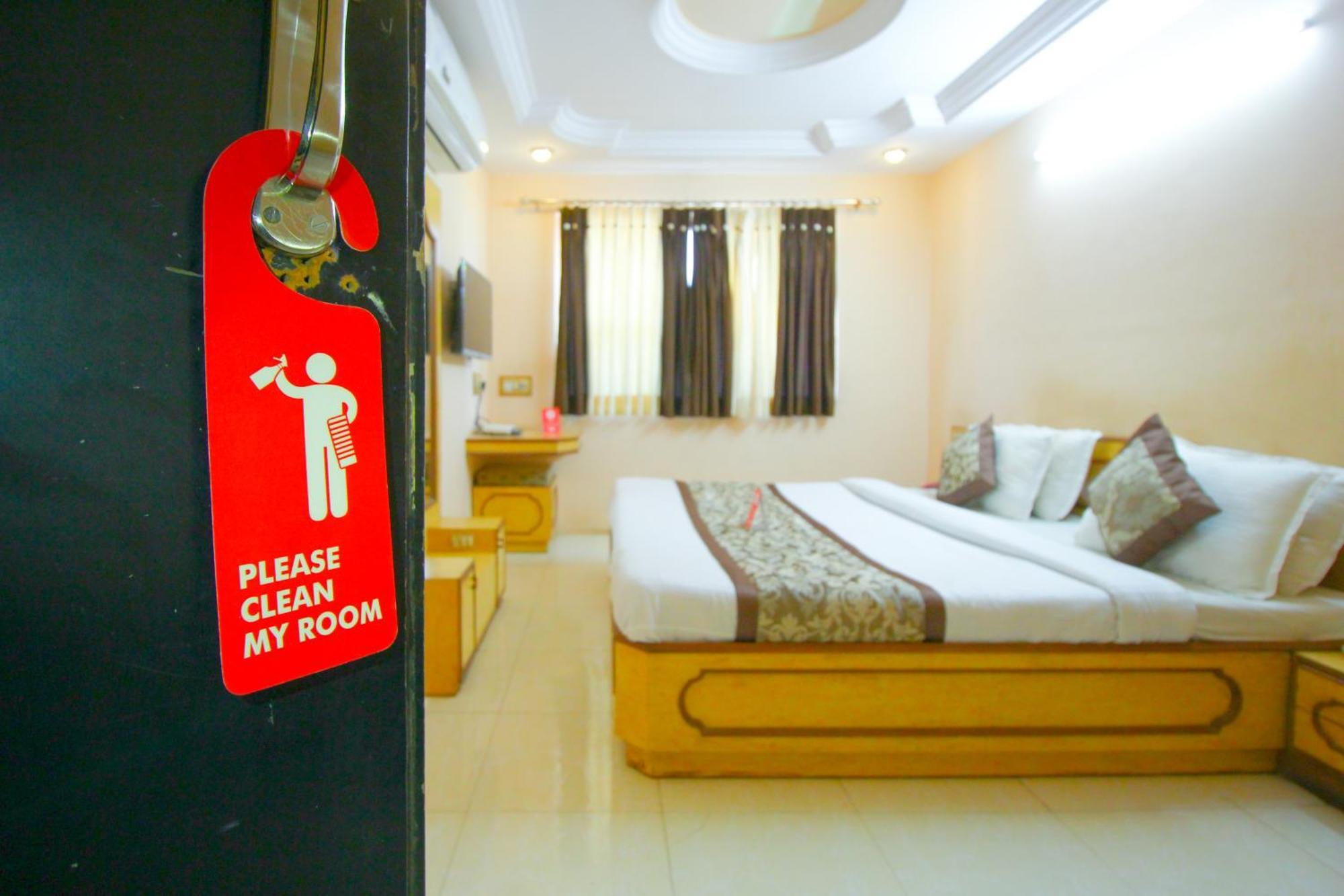 Hotel Upasana Rajkot Exterior photo