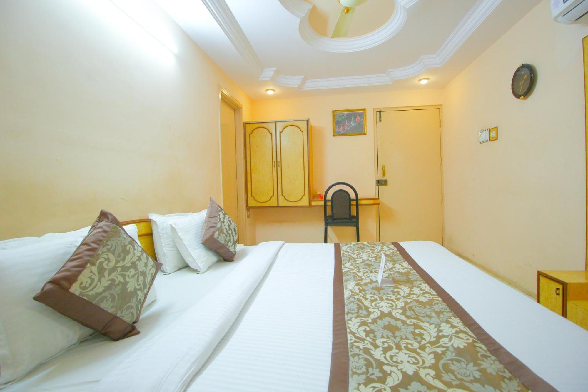Hotel Upasana Rajkot Exterior photo