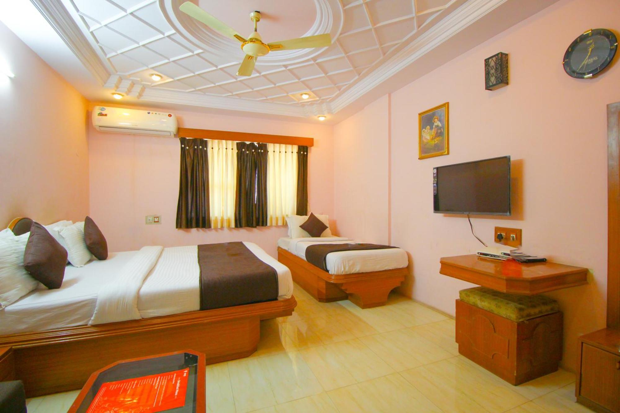 Hotel Upasana Rajkot Exterior photo