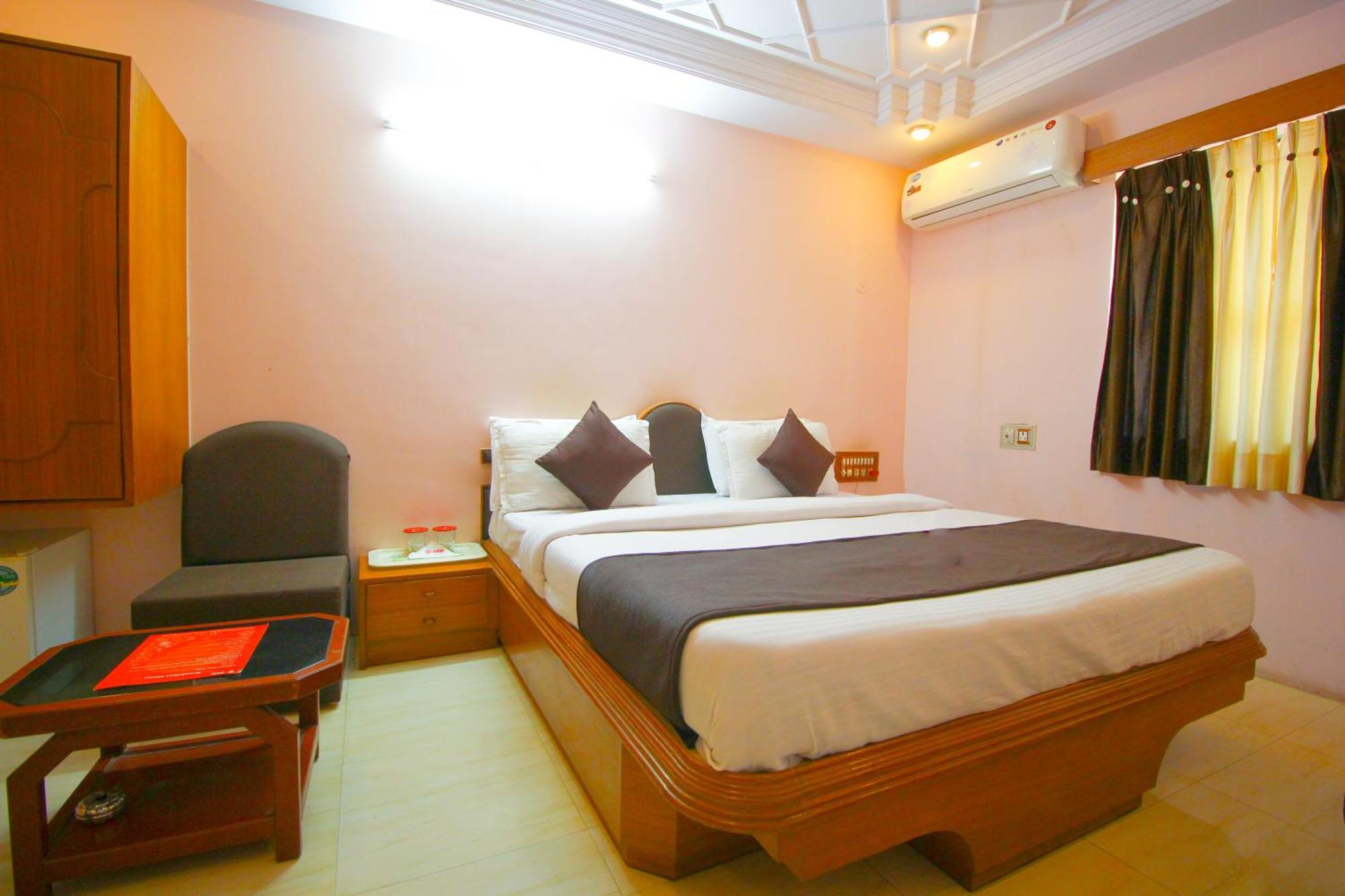 Hotel Upasana Rajkot Exterior photo